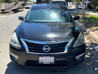Nissan Altima Sedan – Black