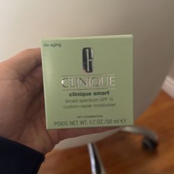 Clinique custom repair moisturizer