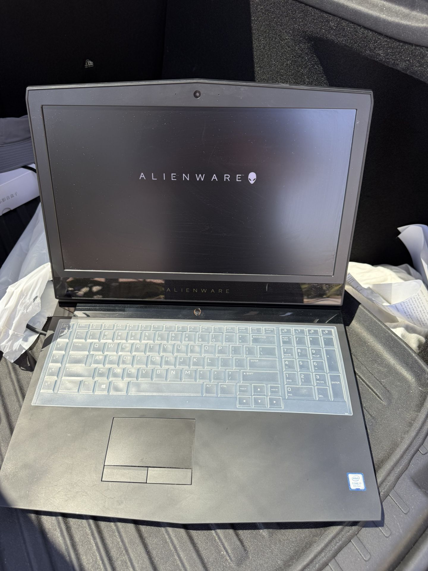 Alienware 17inches i7 / 1070 New Battery