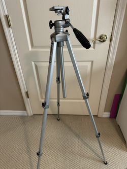 Velbon Professional Tripod. Like New.