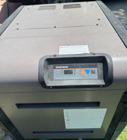 Excellent Hayward 400k btu natural gas pool heater that’s been well-maintained and is currently in excellent working order.  The pool was covered with