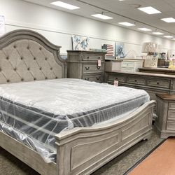 New King Bedroom 🔥🔥 AVAILABLE NOW