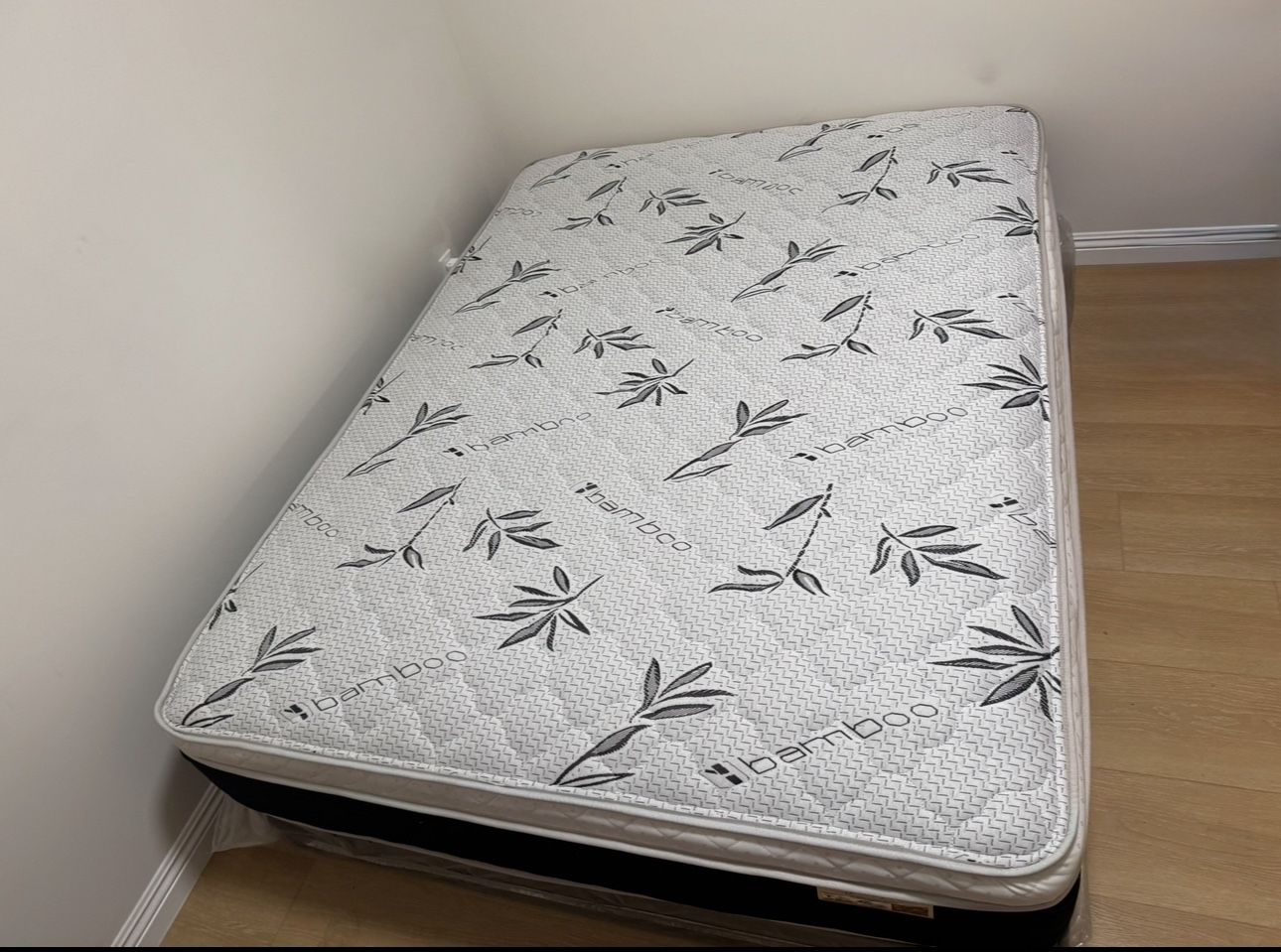 New Queen Mattress And Box Spring Pillowtops