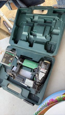 Hitachi Finisher Nailer with Case