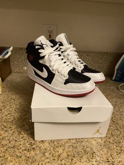 Wmns Air Jordan 1 Mid SE Utility 'White Black Gym Red'