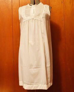 Vintage Barbizon June White Nightgown Sleeveless Lace Embroidered Pleated Bib Made in USA