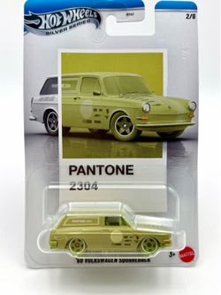 Hot Wheels Silver Series 1:64 Scale Diecast Model - Custom ‘69 Volkswagen Squareback (Pantone 2304)
