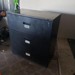 Legal size 3 drawer metal file cabinet 