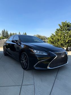 2022 Lexus ES 300h