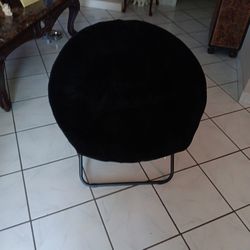 New Round Fluffy Chair. 