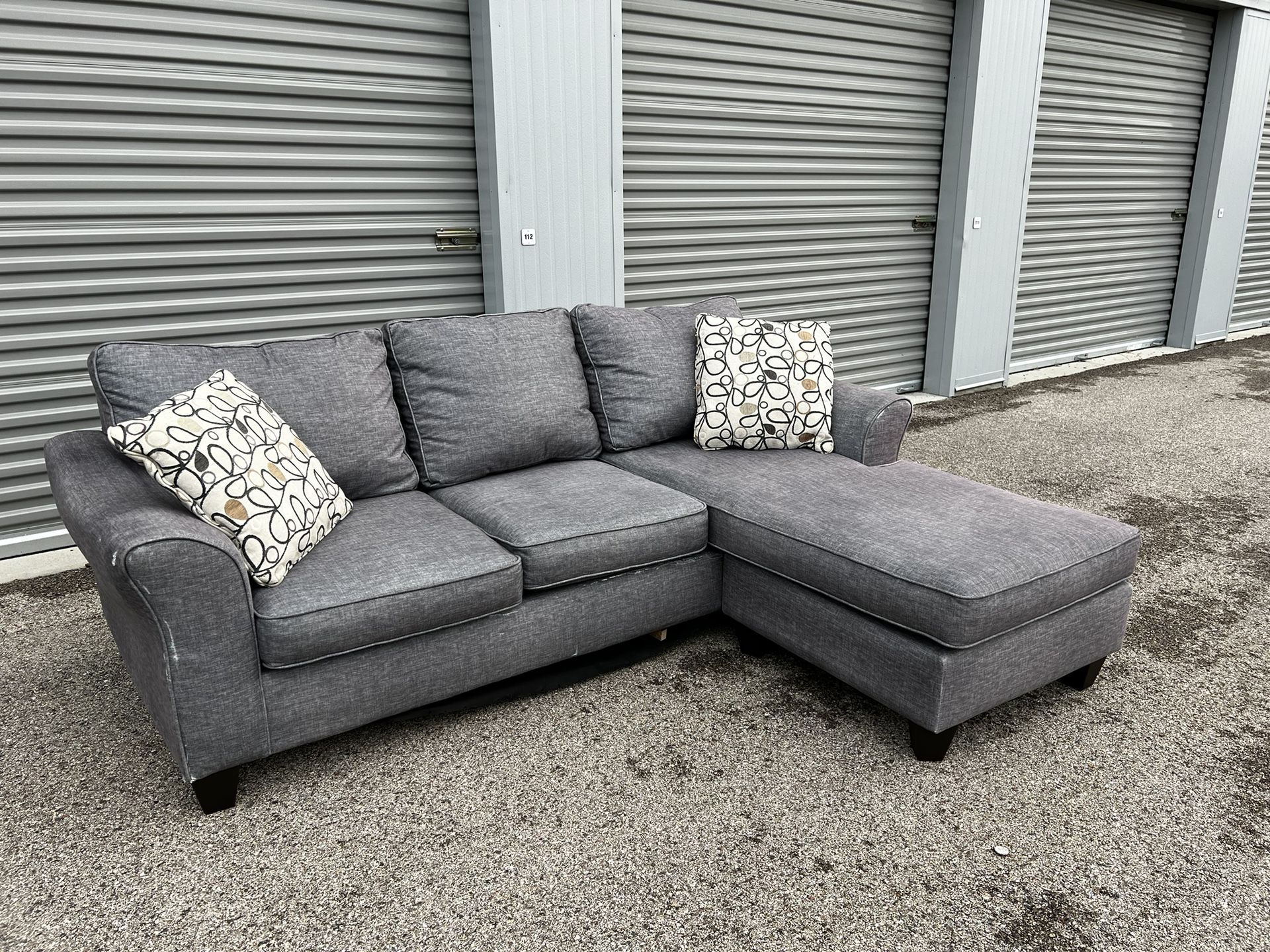 Beautiful Gray Sectional Couch! ***Free Delivery***