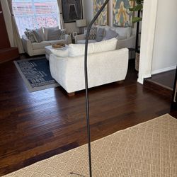 Modern LED Arc Floor Lamp – Minimalist Black