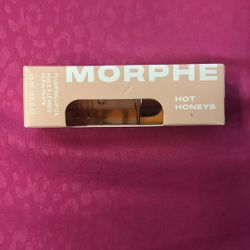 Moore hot honeys lip plumping oil 