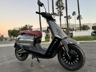 NEW 2024 Velocifero Tennis Electric Scooter - Retro Italian Style