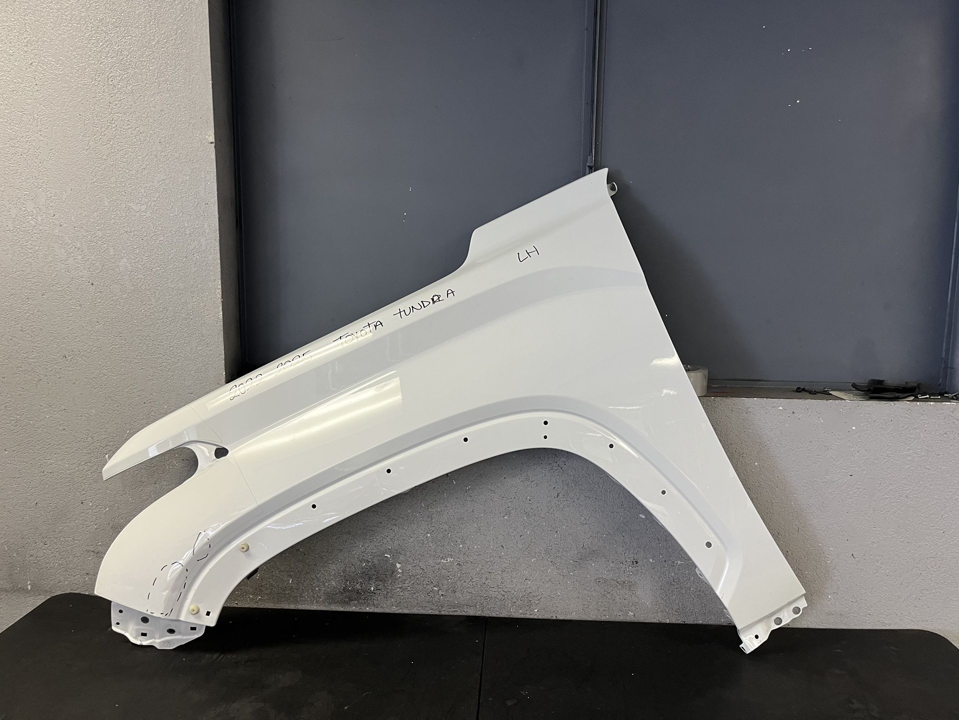 2022-2023-2024-2025 TOYOTA TUNDRA LEFT FENDER OEM USED