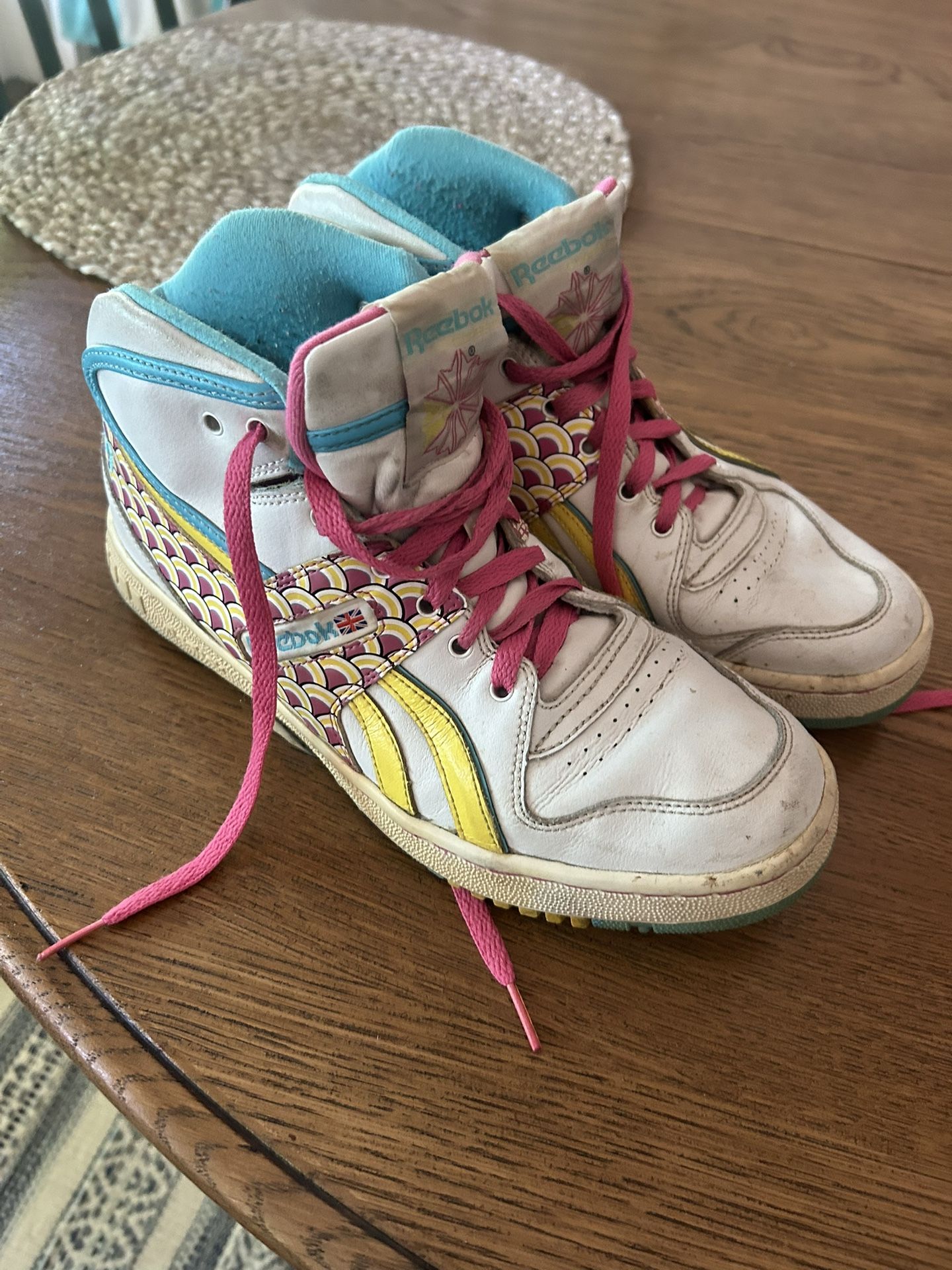 Vintage Women’s Reeboks - Size 9