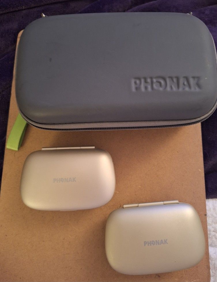 PHONAK Hearing Aids - Like New