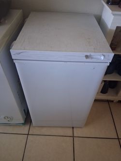 White Chest Freezer Compact