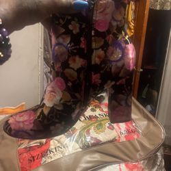 Black Short Square Heeled Floral Boots Size 11