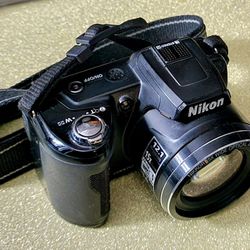 Nikon Coolpix L110 Digital 12.1MP Black Camera 15x Optical Zoom  