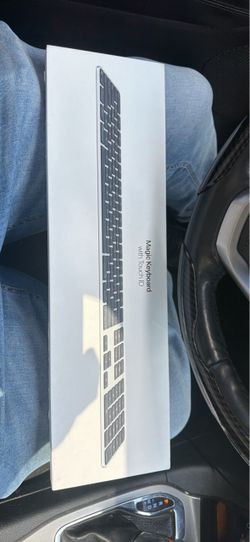 Apple Magic Keyboard with Touch I’D and trackad