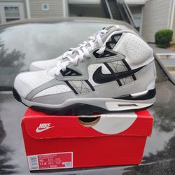 $180  Local Pickup   Nike Air Trainer SC High Raiders Helmet Size 10  OG Box Worn Twice Gently No Trades Price Is Firm 