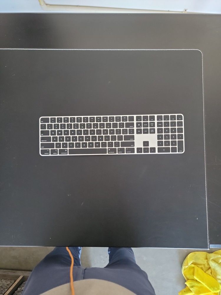 APPLE BLACK MAGIC KEYBOARD A2520