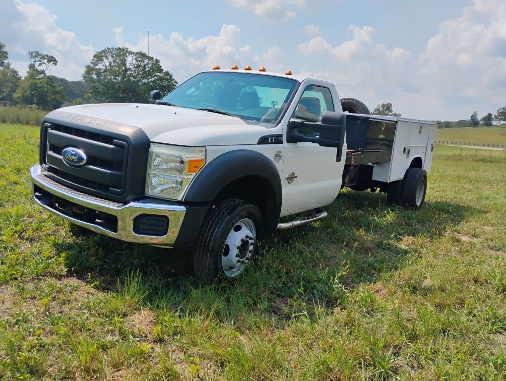 2011 Ford F-550 Super Duty Crew Cab & Chassis