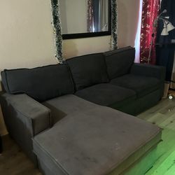 Sectional Couch W  Pullout