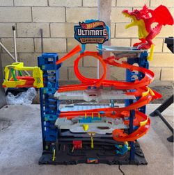 Hot Wheels City Ultimate Garage Playset w/ Dragon, 1:64, HKX48-9564