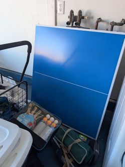 Small ping pong table + paddles set