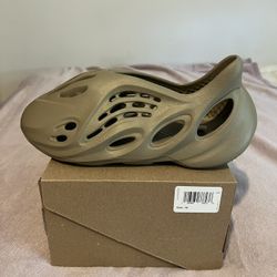 Adidas Yeezy Foam RNR Stone Taupe size 10