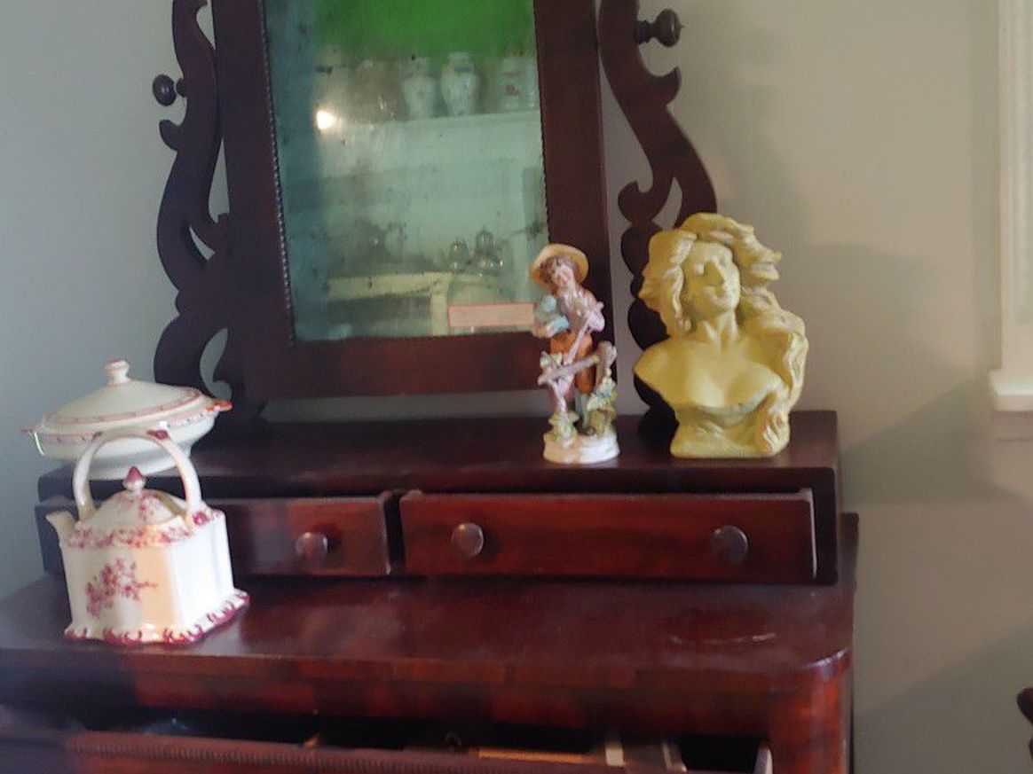 Antique mahagany dresser
