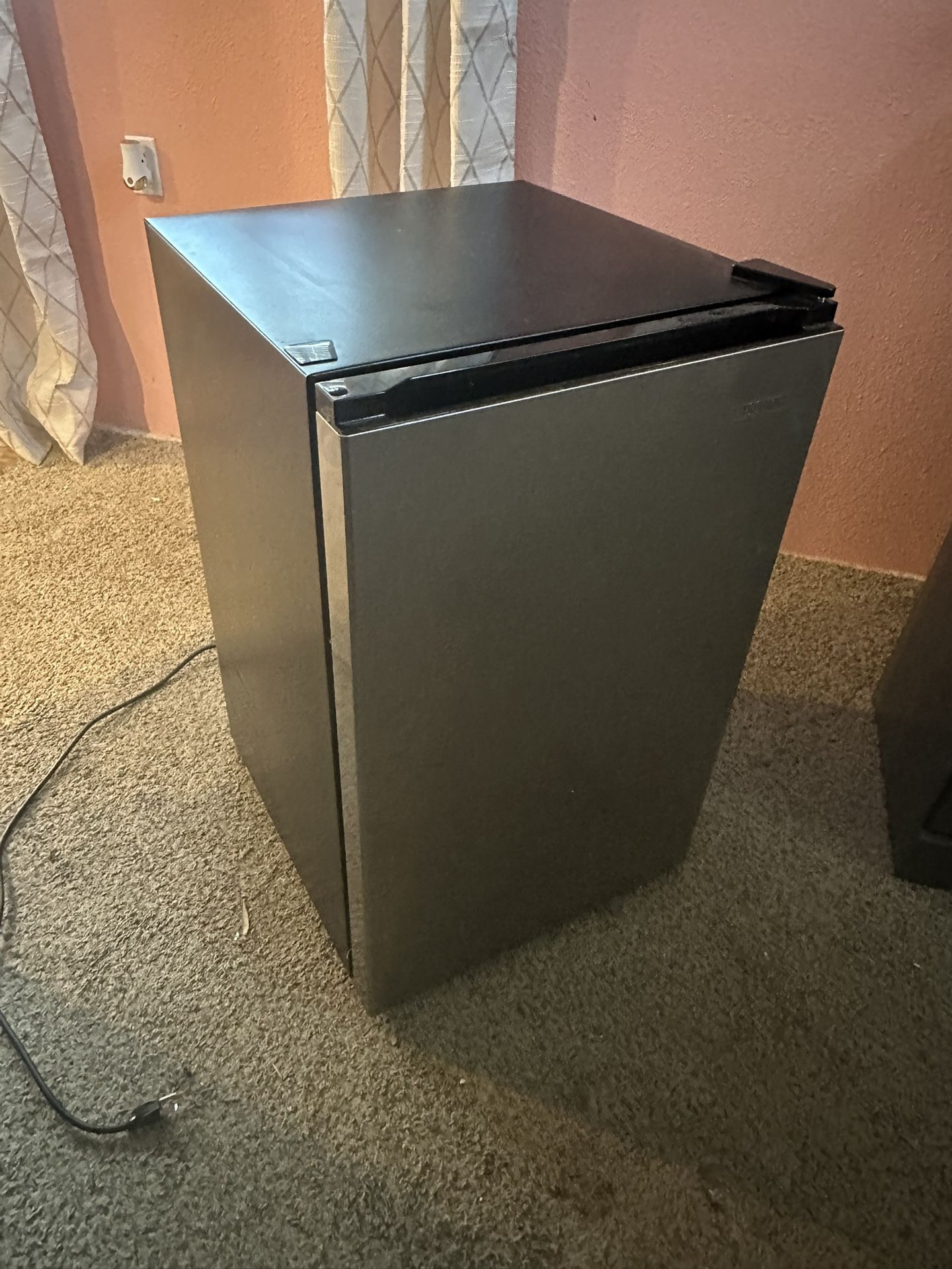 Vissani Mini Fridge