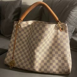 Authentic LOUIS VUITON ARTSY LARGE