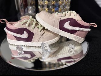 Nike Jordan 1 Low ALT SE Fur Swoosh