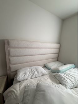 Magnussen B7003-65H Wood King Panel Bed