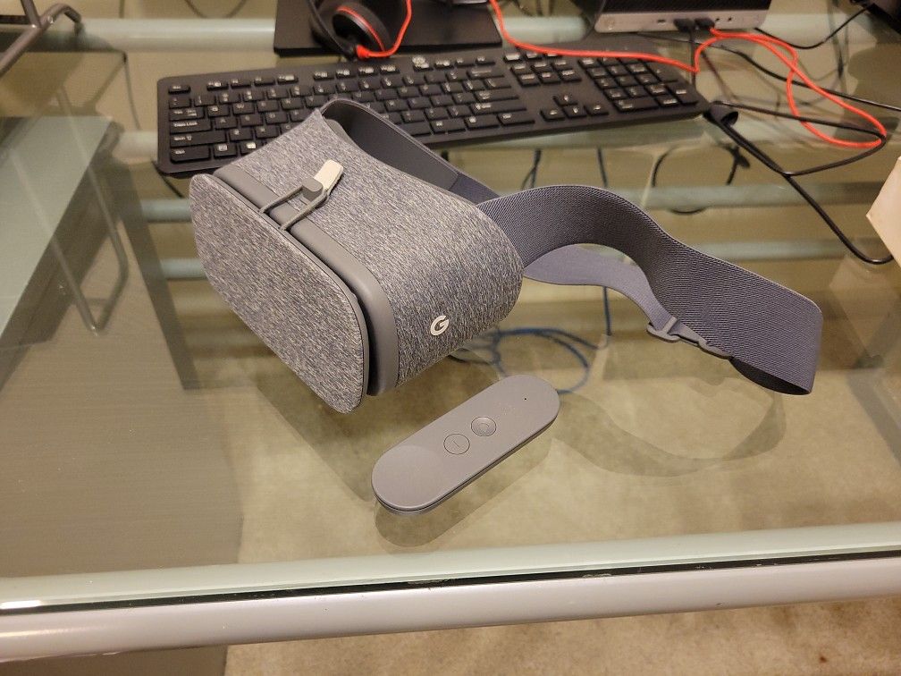 Google Daydream VR Headset And Remote 