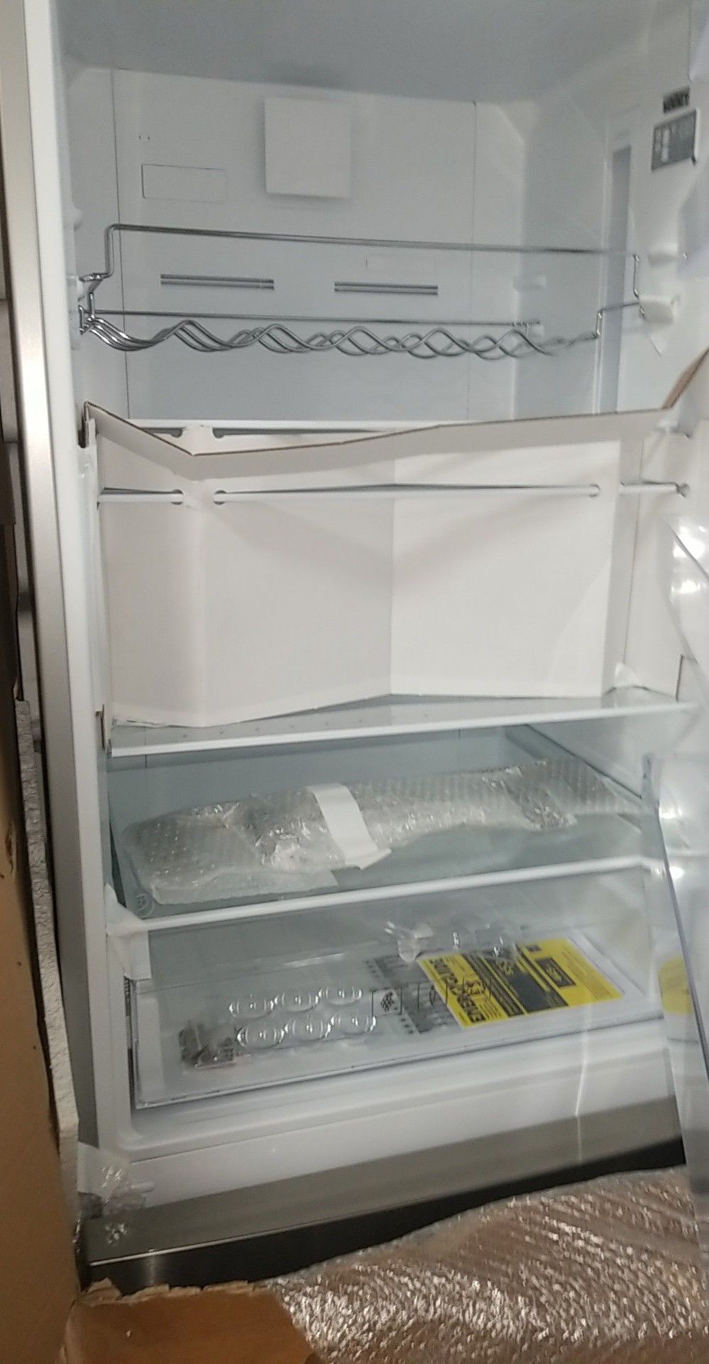 Refrigerator, bottom freezer
