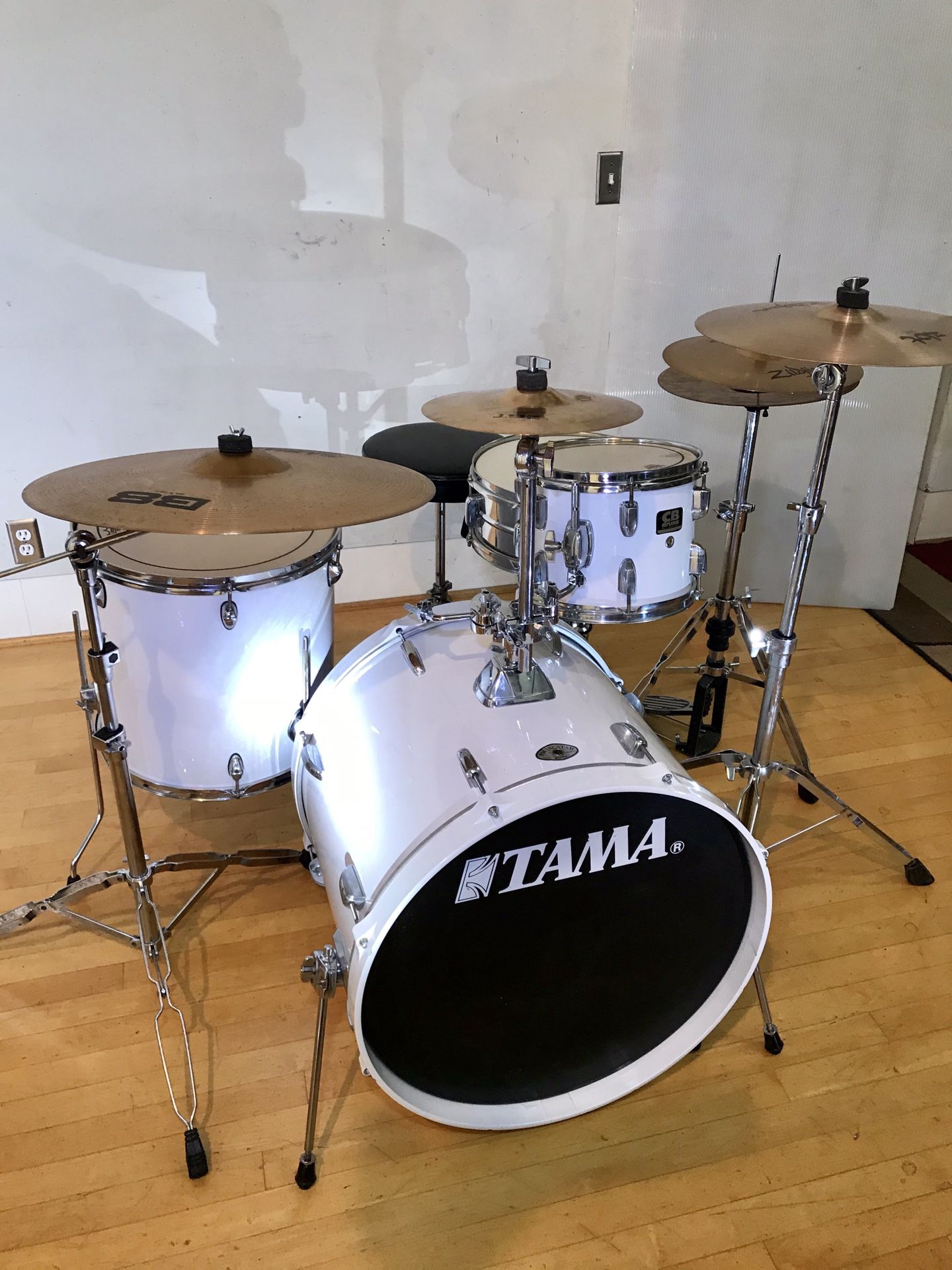 Tama Swingstar white on white Jazz drum set Swingstar steel snare Zildjian & Sabian cymbals Tama pedal & throne new sticks & key $520 in Ontario 91762