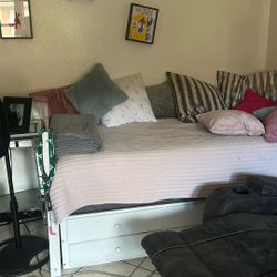 Trundle bed
