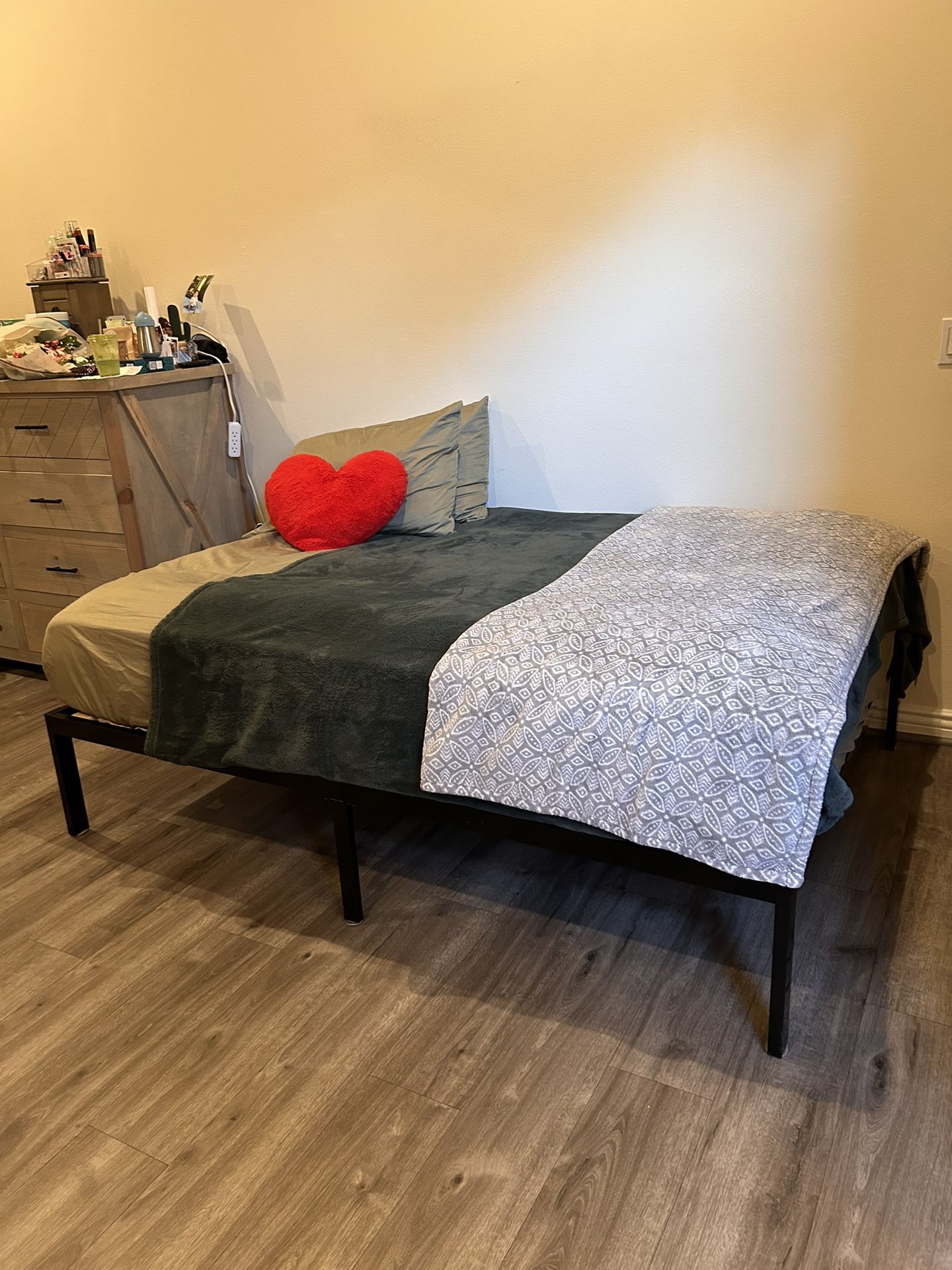 Full Size Bed Frame With Mattress 
