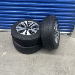 OEM Honda 17” Alloy Wheels w/ Tires 