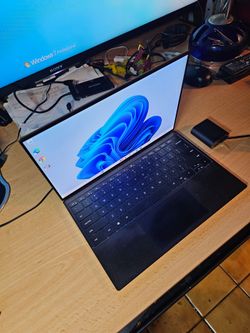 Dell XPS Touchscreen PC.  i7-1185G7-3.0GHz-CPU. 16GB Ram. 512GB m.2 SSD.