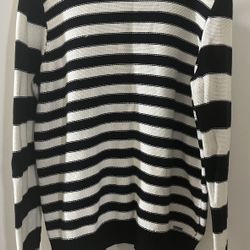 Woman’s Sweater “VOLCOM” Size  Large