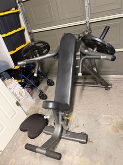 Matrix Incline Chest Press Machine