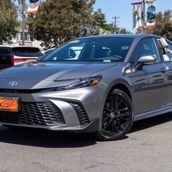 2025 Toyota Camry SE 