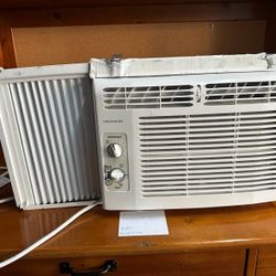Frigidaire 5000 BTU AC unit /Aire acondicionado marca Frigidaire