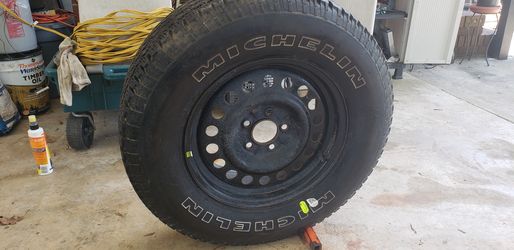 Tire P235/70 R16