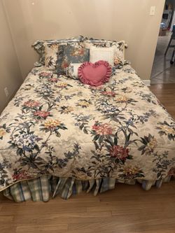 Custom made Queen Floral Bedspread Set – Shams + Pillows – $79 Tulsa